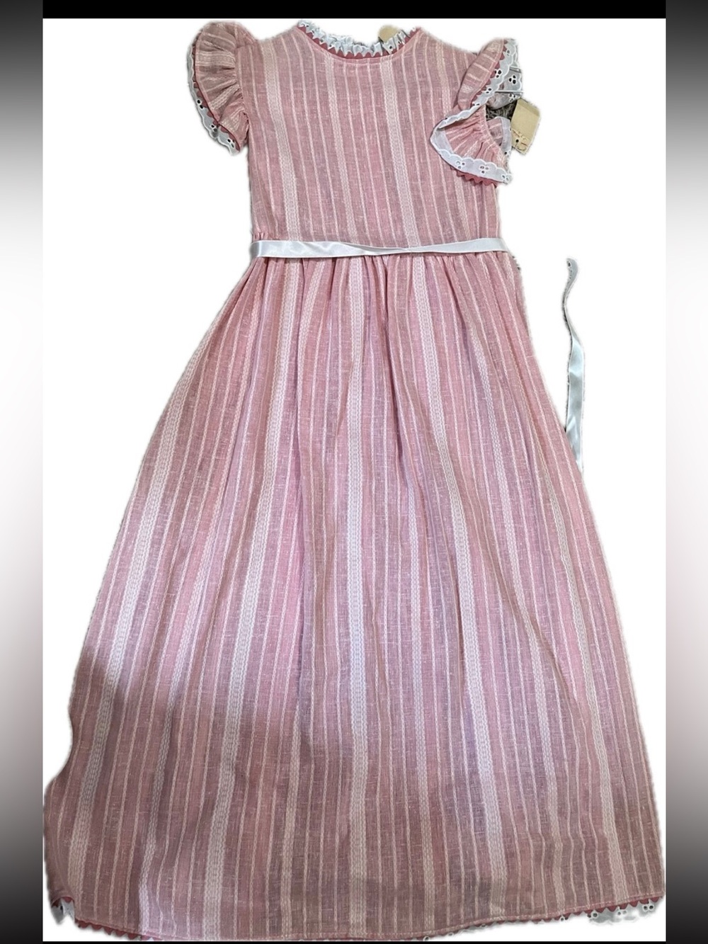 Vintage 1960s little girls dress tag size is 5 it still has the sales tag
